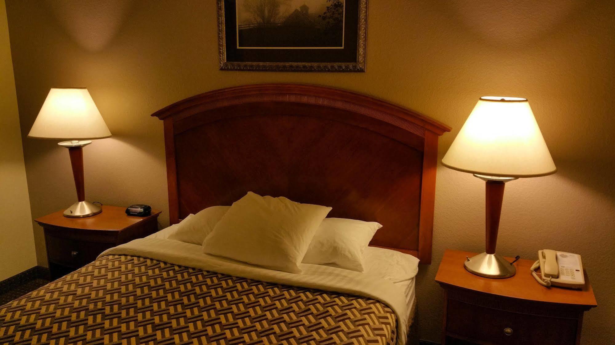 A Riverside Inn Travelodge By Wyndham Фэрплей Экстерьер фото